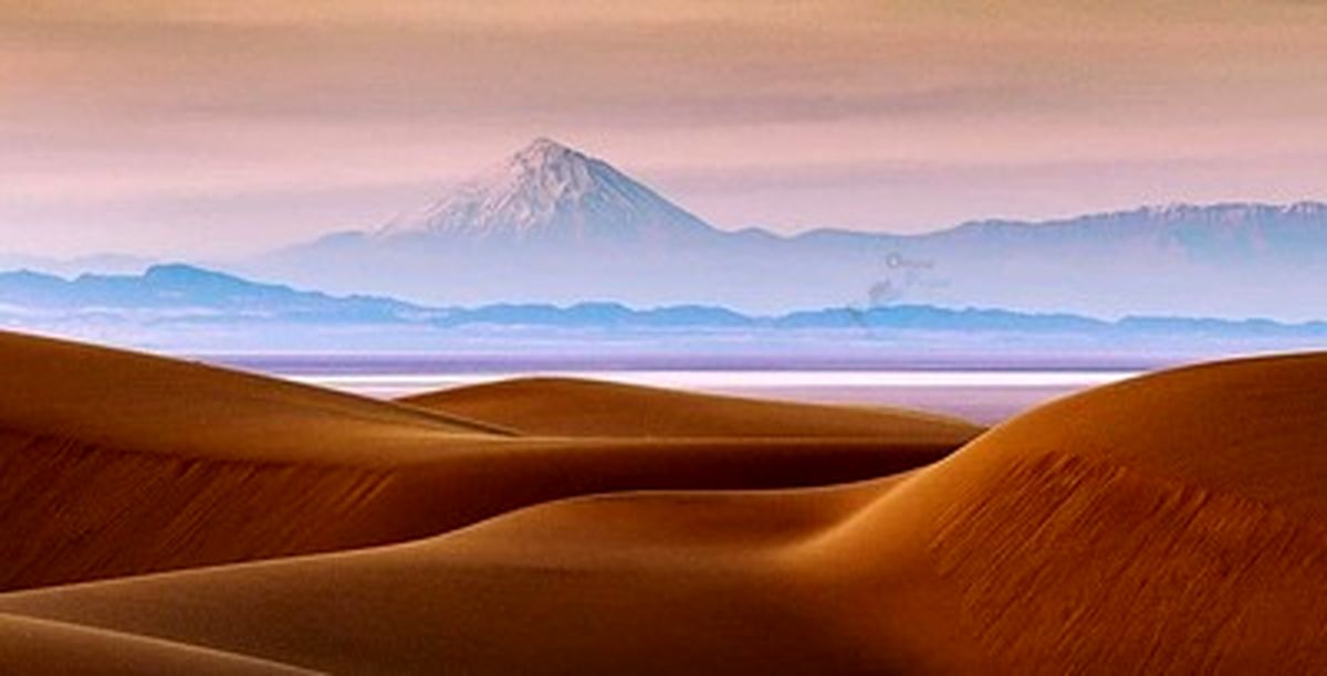 نمایی زیبای قله دماوند از کویر مرنجاب کاشان+عکس 