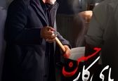 شهید سردار سلیمانی پای دیگ نذری محرم +عکس