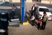 انفجار خودرو هنگام سوخت‌گیری + فیلم